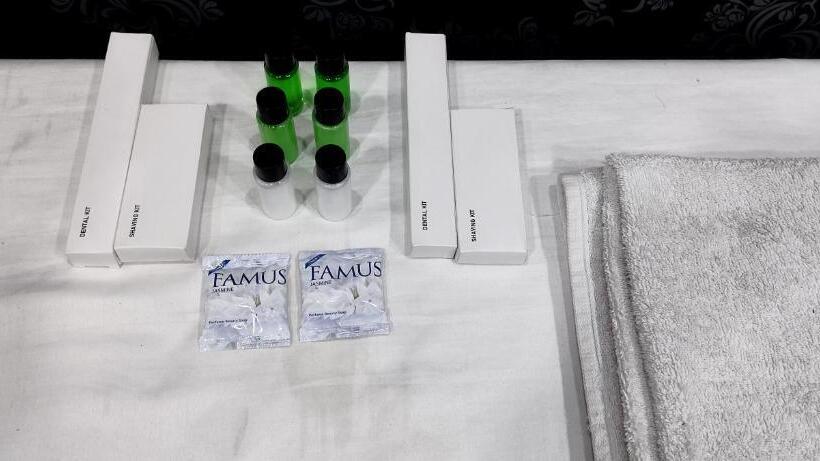 מיטה בחדר משותף, Work Party Go