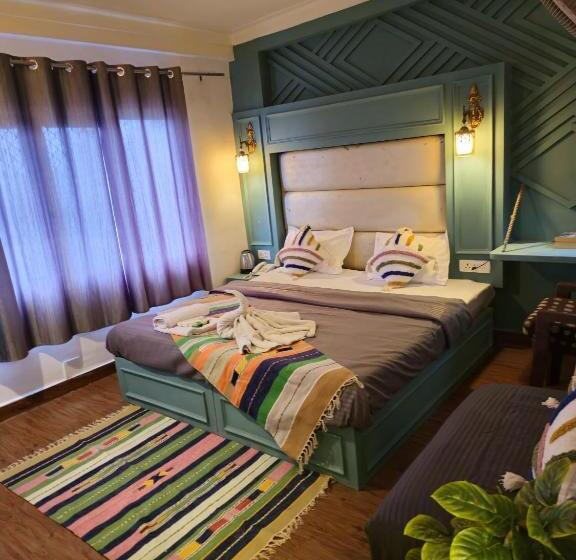 חדר דלוקס, Work Party Go