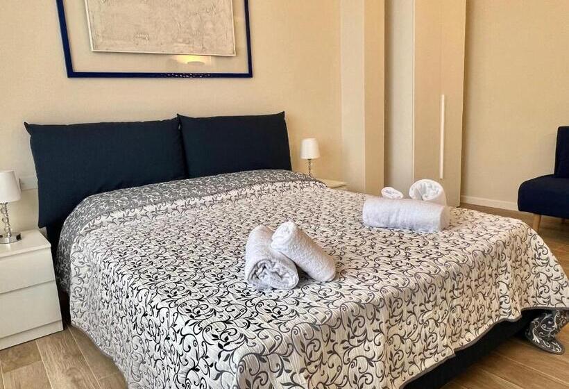 اتاق استاندارد سه تخته با سرویس بهداشتی مشترک, F&f Rooms