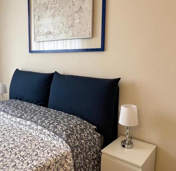 اتاق استاندارد سه تخته با سرویس بهداشتی مشترک, F&f Rooms