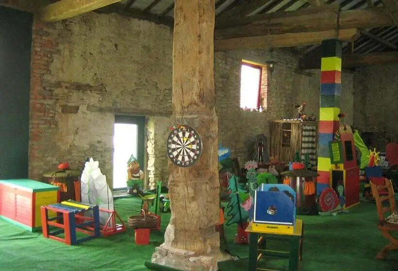 ４ベッドルームハウス, Gîte Et Grange à Jeux Du Bonhomme Bouton