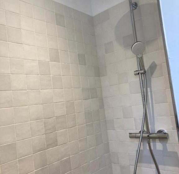 غرفة عائلية مطلّة علي الحديقة, Le Jardin De Marie La Maison D Hôtes Sancerre