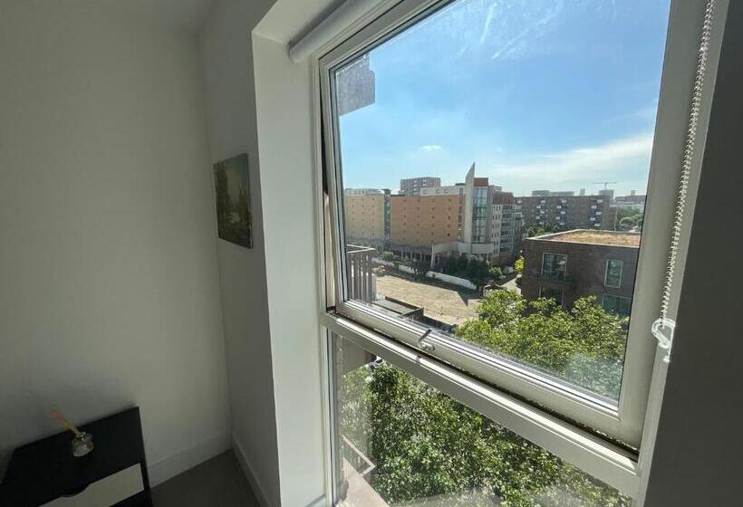 Номер Стандарт, Riverside Stay Near Canary Wharf   Thames View E16