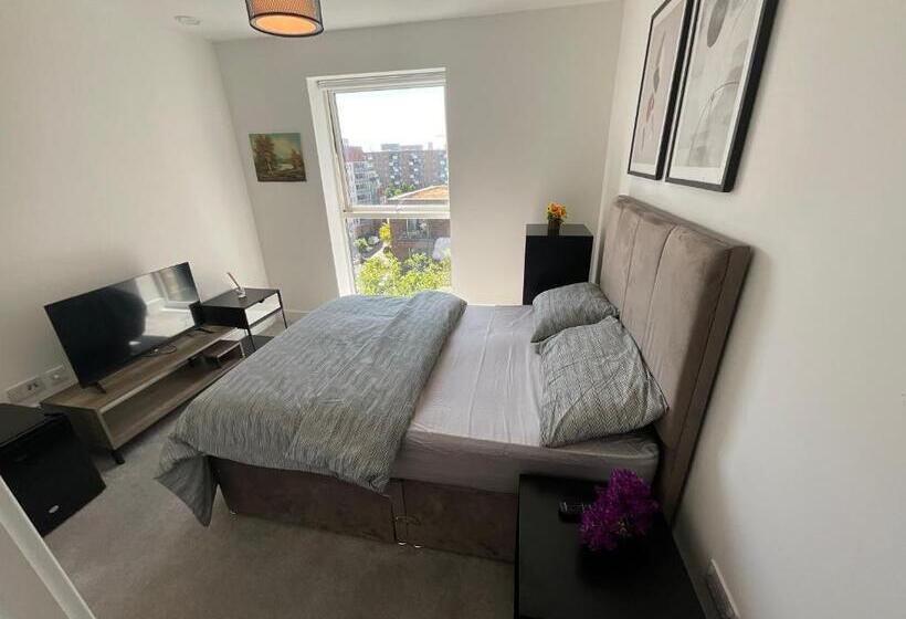 Номер Стандарт, Riverside Stay Near Canary Wharf   Thames View E16