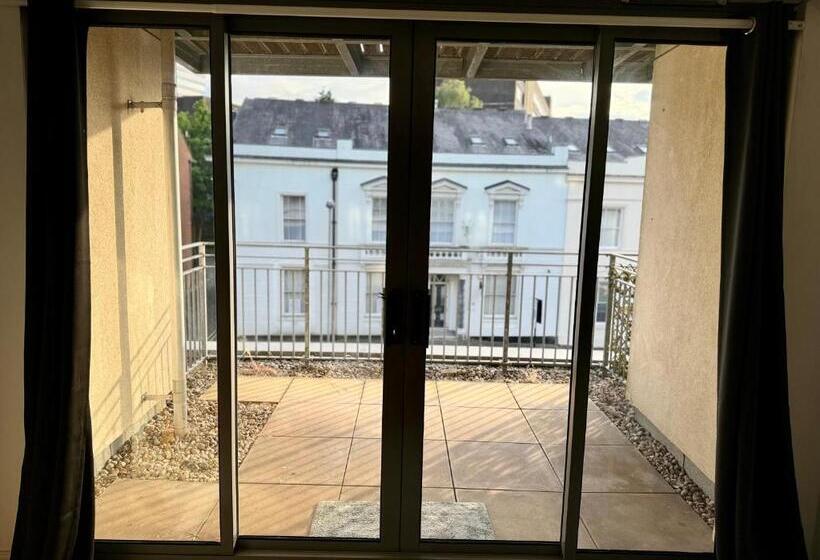 带阳台的豪华间, The Red Suites