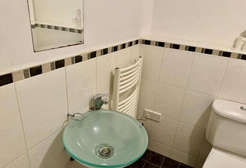 Номер Deluxe с Балконом, The Red Suites