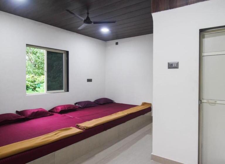 וילה בת 3 חדרי שינה, Komal Farm House Karjat