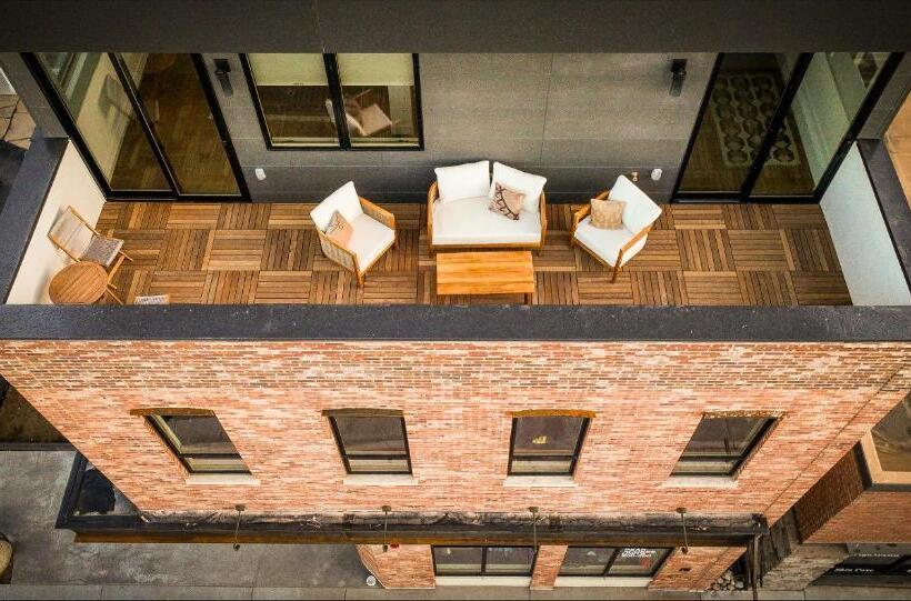 行政套房, Shorehouse