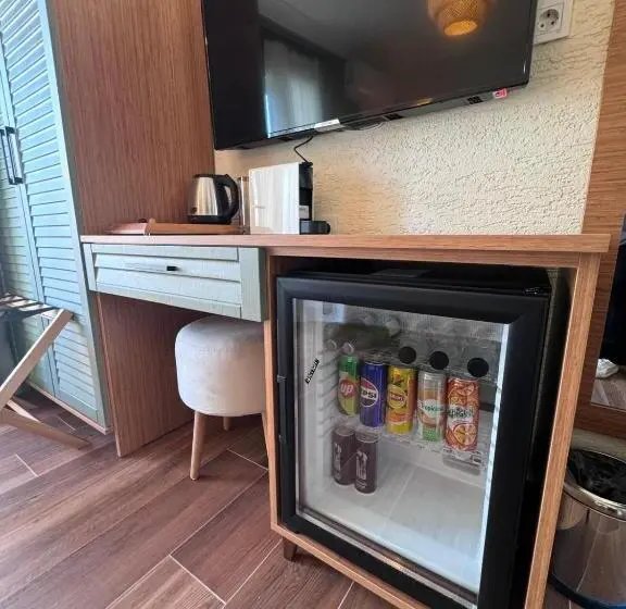 オーシャンビューデラックスルームバルコニー付き, Ados Otel