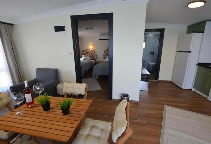 スイート, Ados Otel