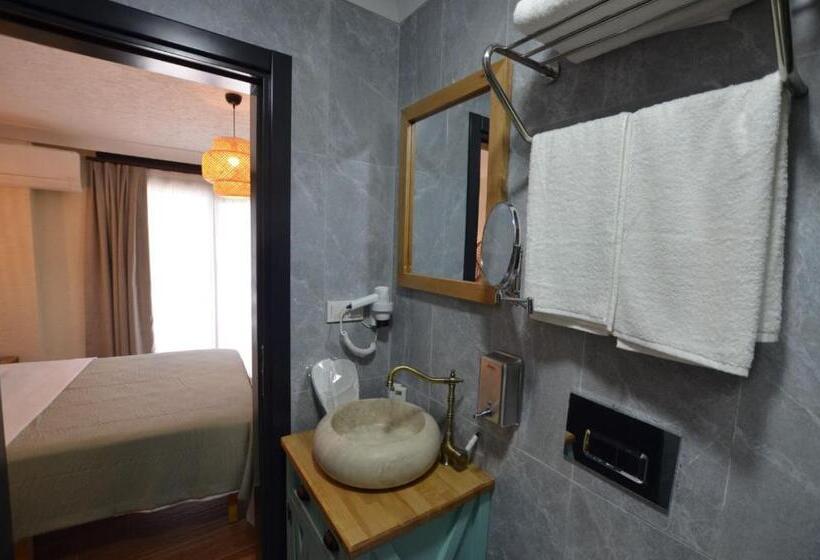 חדר סטנדרט עם מרפסת, Ados Otel