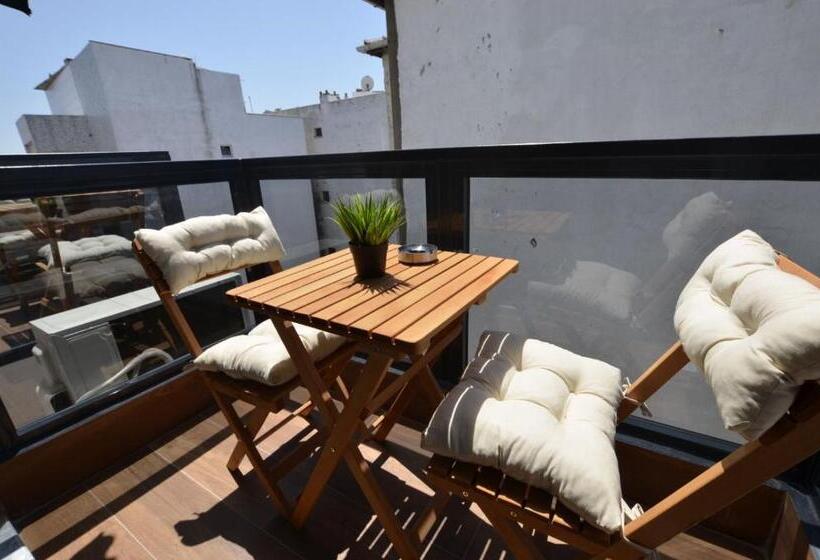 غرفة قياسية مزوَّدة بشُرفة, Ados Otel