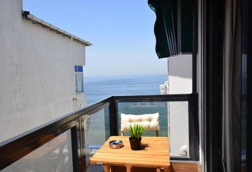 غرفة قياسية مزوَّدة بشُرفة, Ados Otel