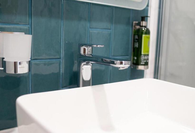 חדר יחיד נוף לגינה, Boutique Hotel Weisses Haus Art