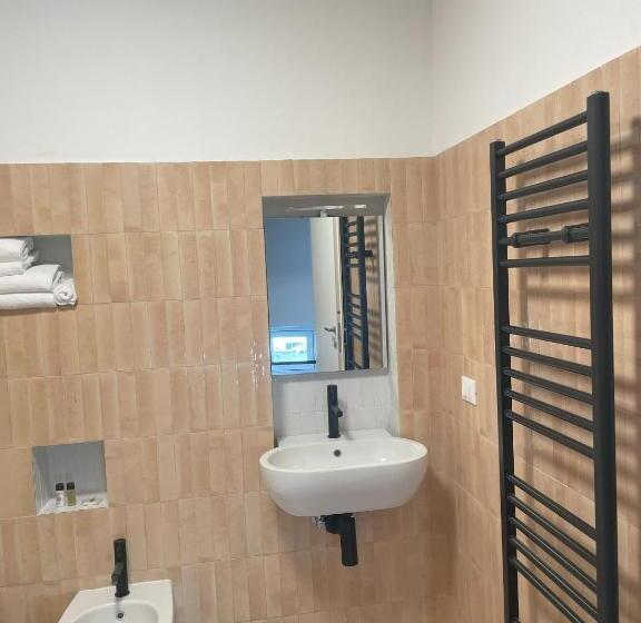 اتاق استاندارد سه نفره, Casali Hostel