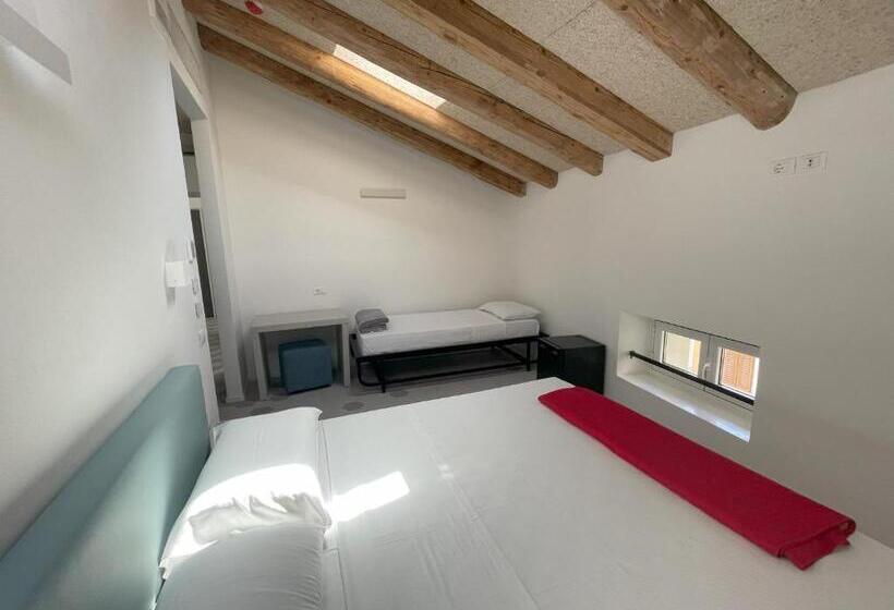 اتاق استاندارد سه نفره, Casali Hostel