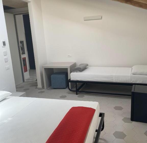 اتاق استاندارد سه نفره, Casali Hostel