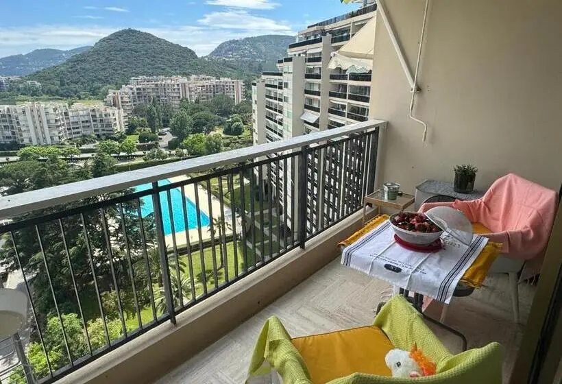 オーシャンビューのテラス付１ベッドルームアパート, Cozy 2 Rooms Apartment In Yacht Port Cannes Marina
