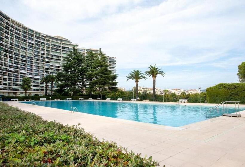 オーシャンビューのテラス付１ベッドルームアパート, Cozy 2 Rooms Apartment In Yacht Port Cannes Marina