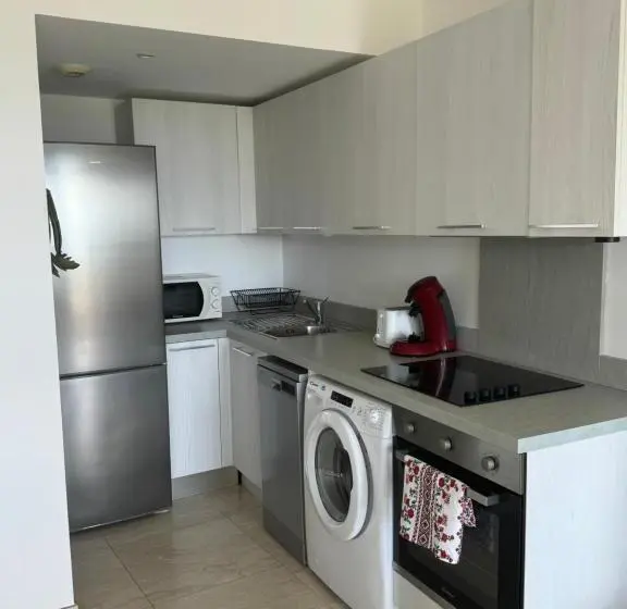 オーシャンビューのテラス付１ベッドルームアパート, Cozy 2 Rooms Apartment In Yacht Port Cannes Marina