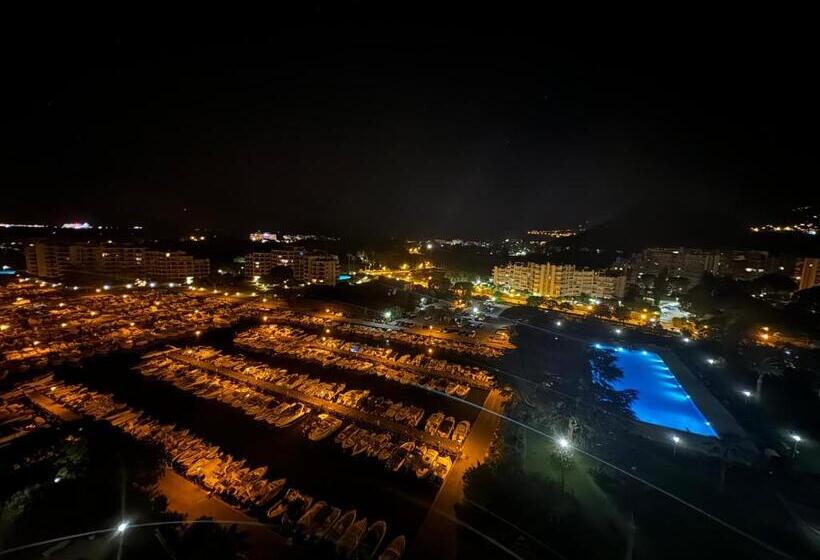 オーシャンビューのテラス付１ベッドルームアパート, Cozy 2 Rooms Apartment In Yacht Port Cannes Marina