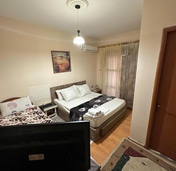 חדר סטנדרט לשלושה עם מרפסת, Medusa