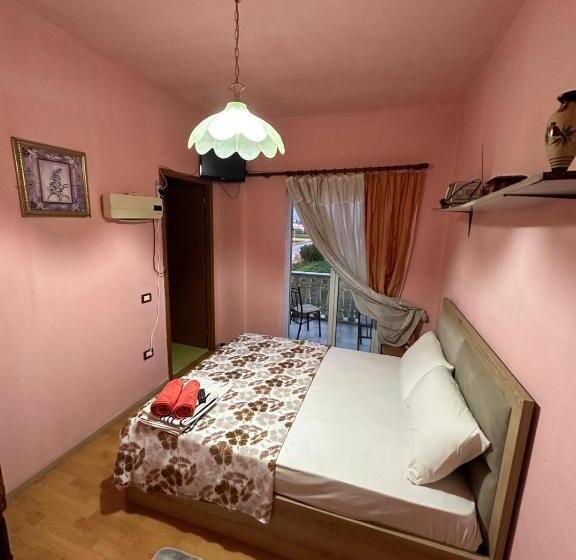 חדר סטנדרט לשלושה, Medusa