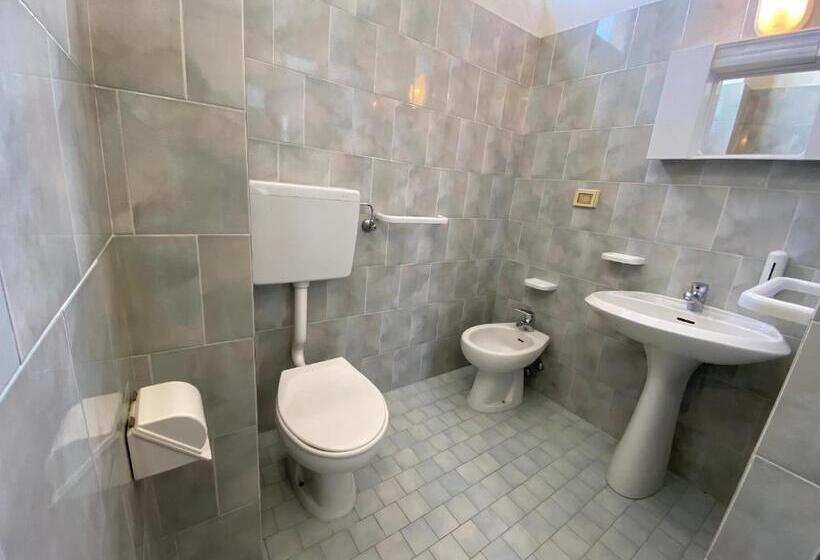 이코노이 4인룸, Meet Hostel Cervia