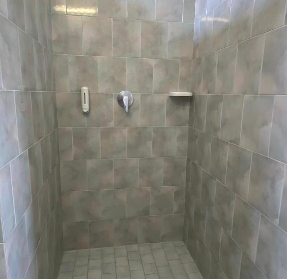 이코노이 4인룸, Meet Hostel Cervia