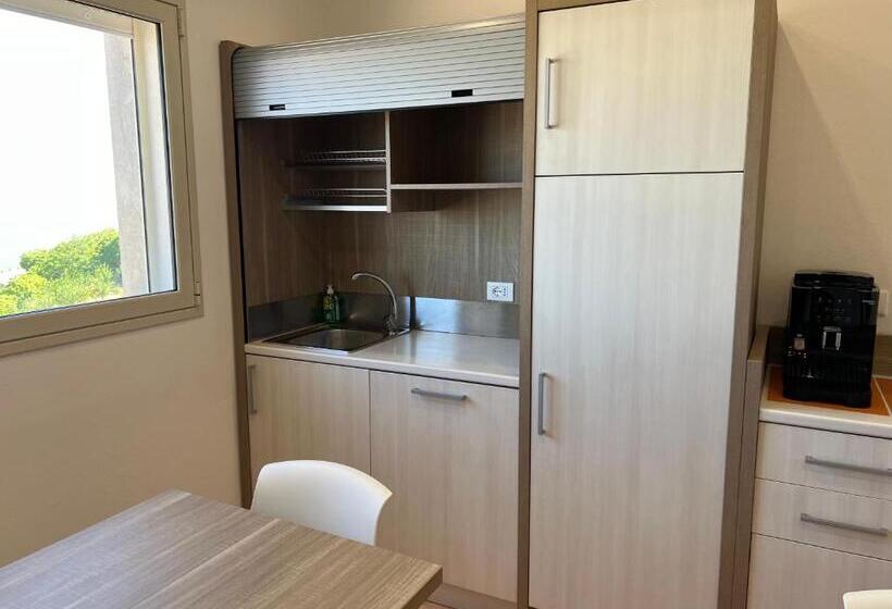 标准三人间, Jenka