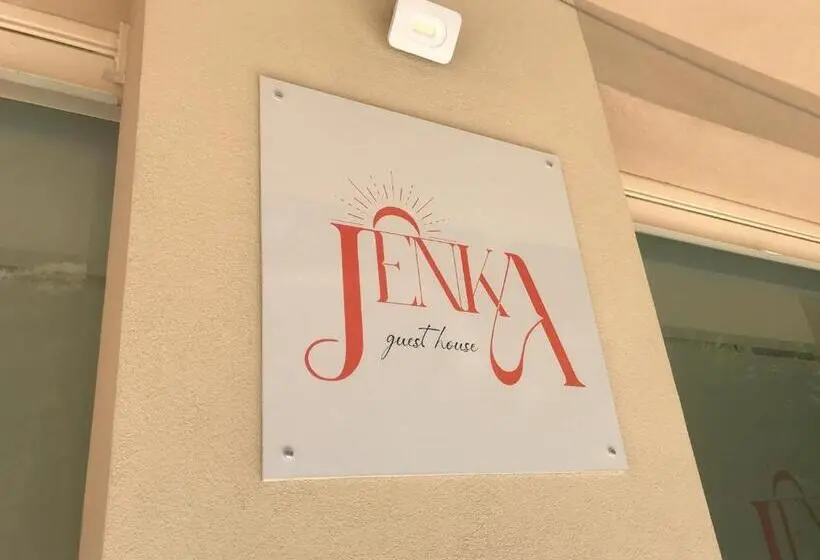 اتاق استاندارد سه نفره, Jenka