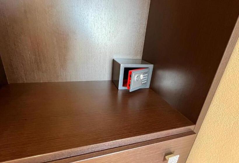 标准三人间, Jenka