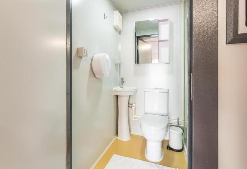 חדר סטנדרט לשלושה עם חדר אמבטיה משוף, Montebello House