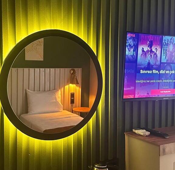 Номер Стандарт, Red Castle Hotel & Pub