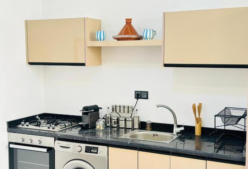 带城市景观带一个卧室的公寓, Salty Holiday Apartments