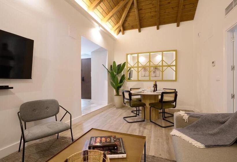 2 Bedroom Premium Apartment, Casa Pizarro, By Homing U