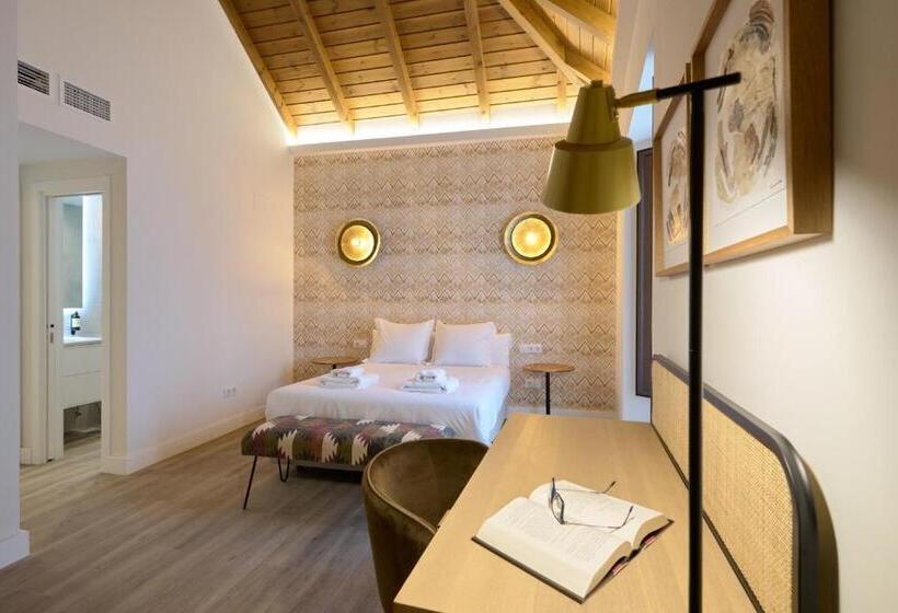 2 Bedroom Premium Apartment, Casa Pizarro, By Homing U