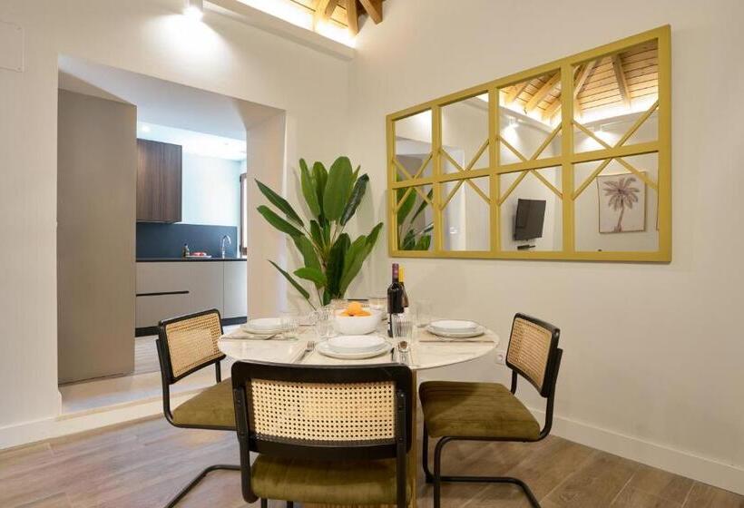 2 Bedroom Premium Apartment, Casa Pizarro, By Homing U