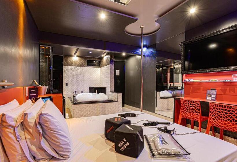 سوئیت با وان آب گرم, Euphoria Motel