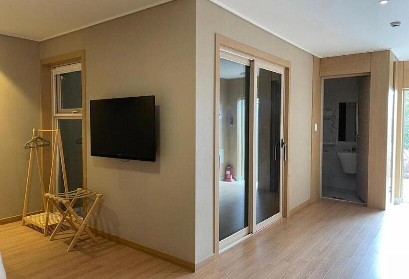 Номер Стандарт, Jeju Sanlok2 Pension