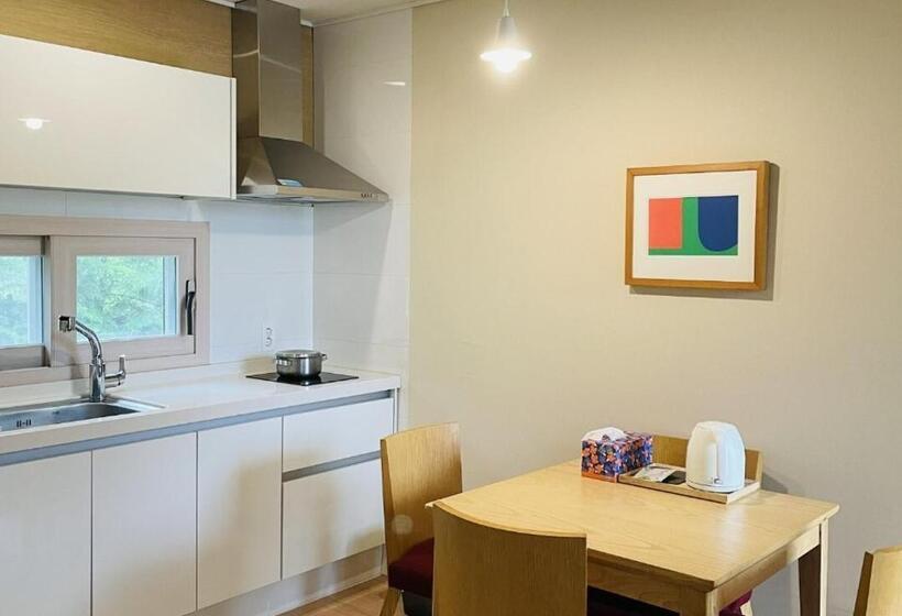 Четырехместный Номер Стандарт, Jeju Sanlok2 Pension