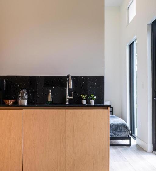 Студио Стандарт с Балконом, Olive Apartments