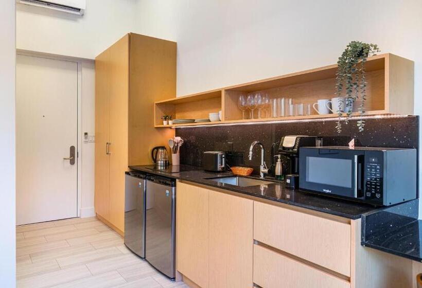 デラックススタジオ, Olive Apartments