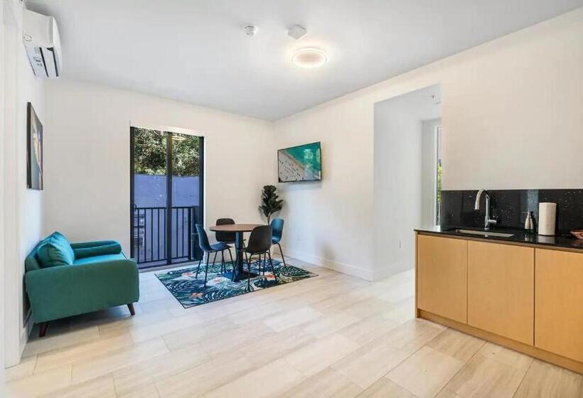 Кровать в Общей Комнате, Olive Apartments