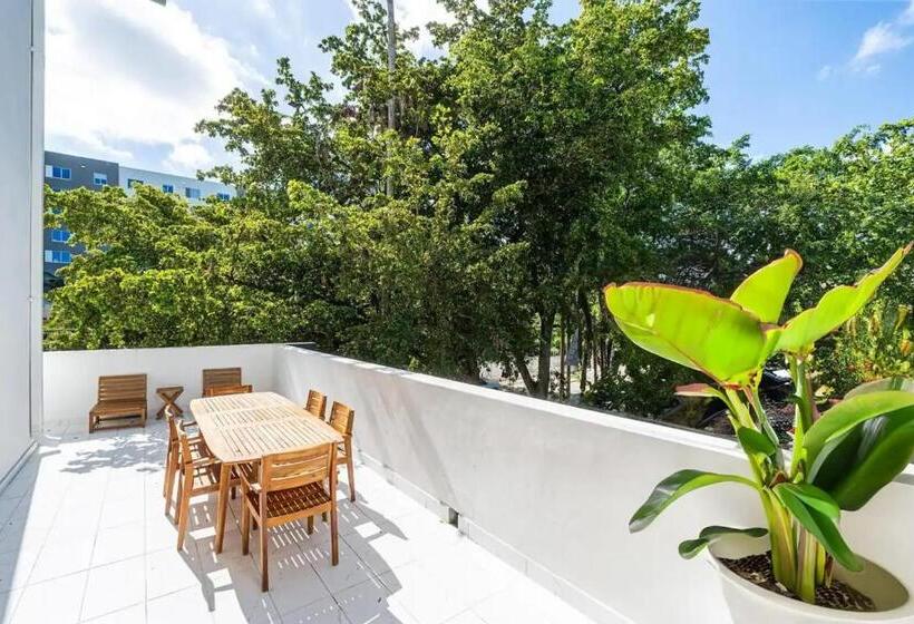 ルームシェアのワンベッド, Olive Apartments