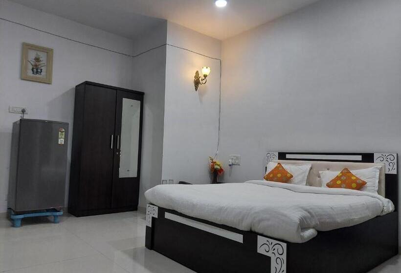 إستديو عائلى, The Four Winds House