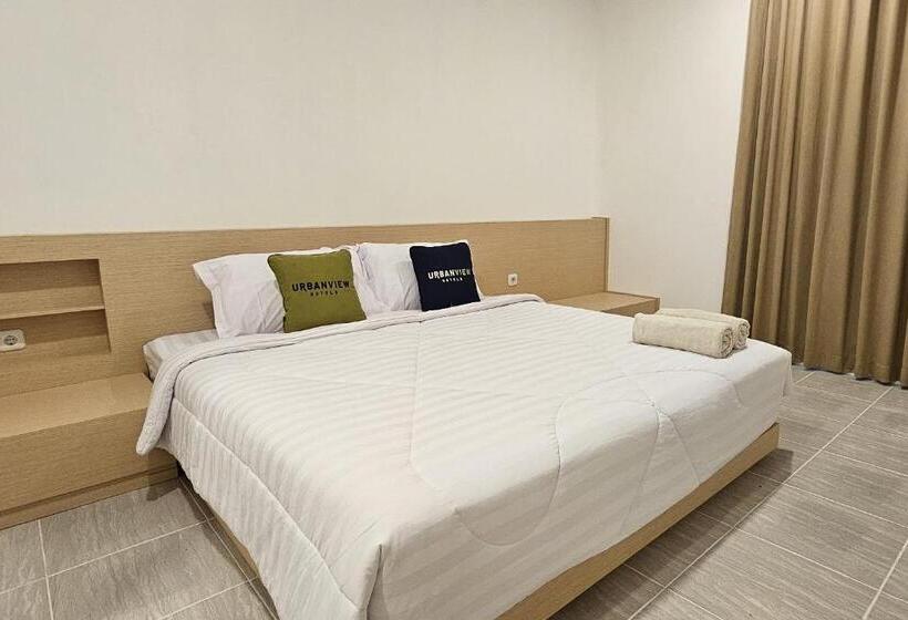 Deluxe Room, Urbanview Hotel Jj Bukitsari Semarang
