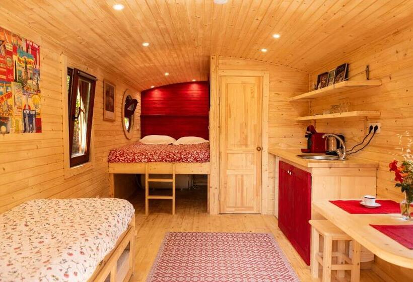 Номер Стандарт Вид на Бассейн, La Jolie Longère Fleurie Roulotte Avec Piscine Et Grand Jardin