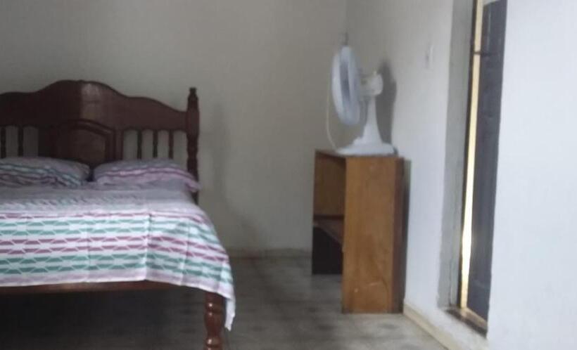 스위트, Hostel Residence Girassol