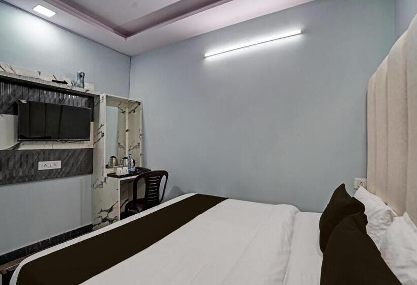 트리플 클래식 룸, Oyo Hotel Star